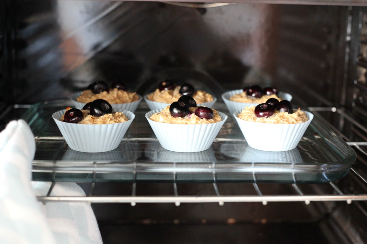 Oaty apple muffins using Ísey Skyr Vanille