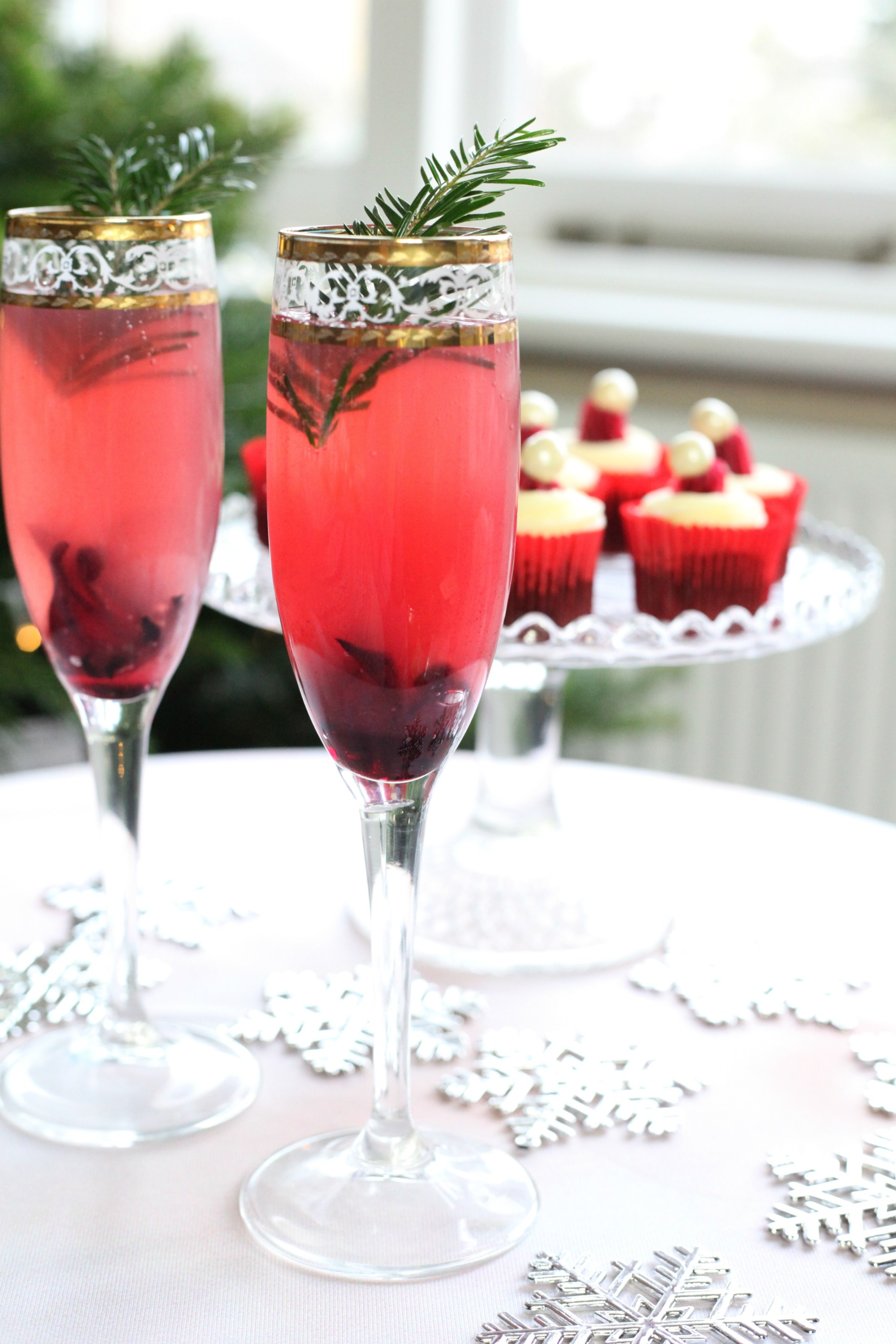 Christmas Festive Drinks With Champagne : Pomegranate and ...