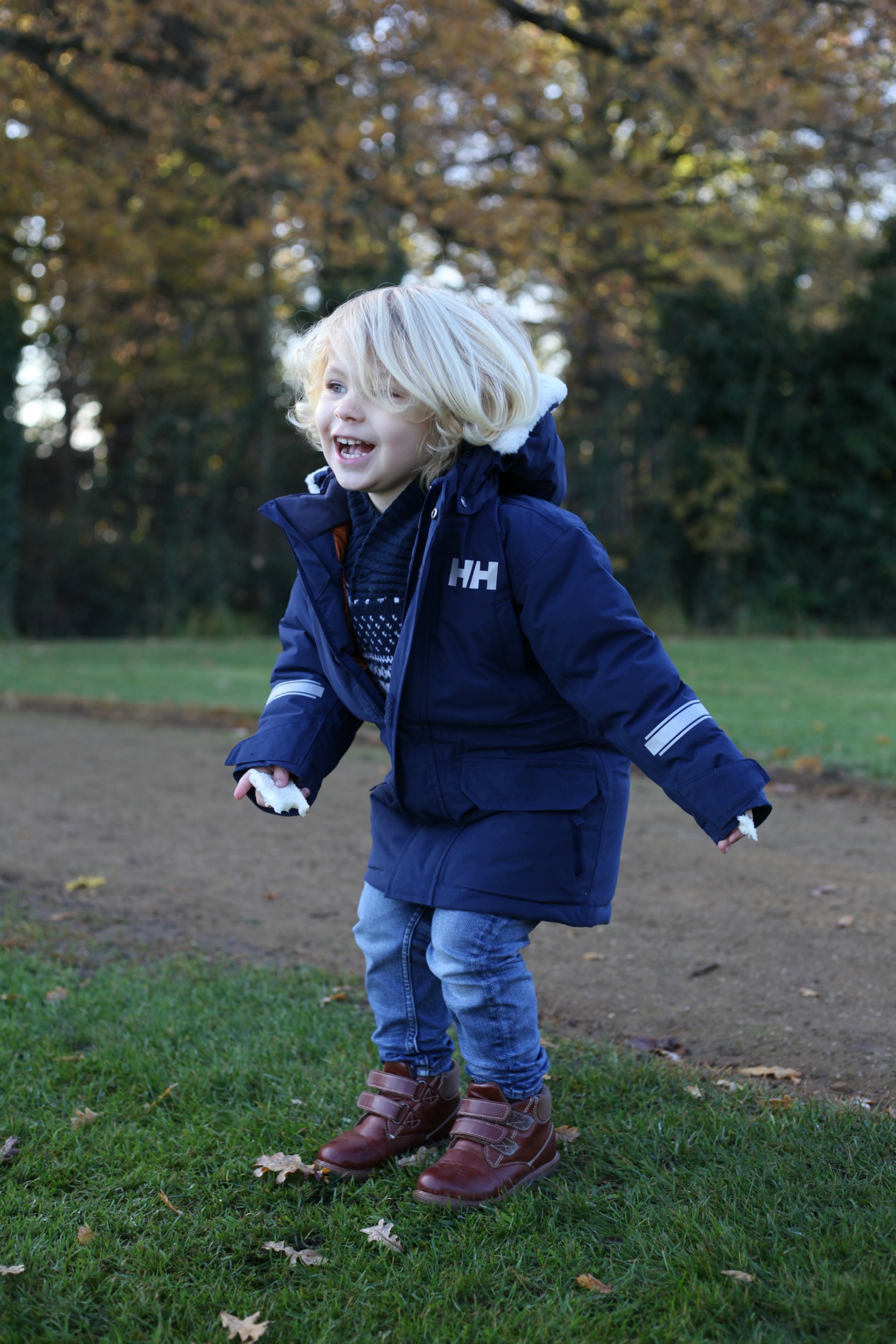 Helly Hansen children's coat, perfect for embracing winter.