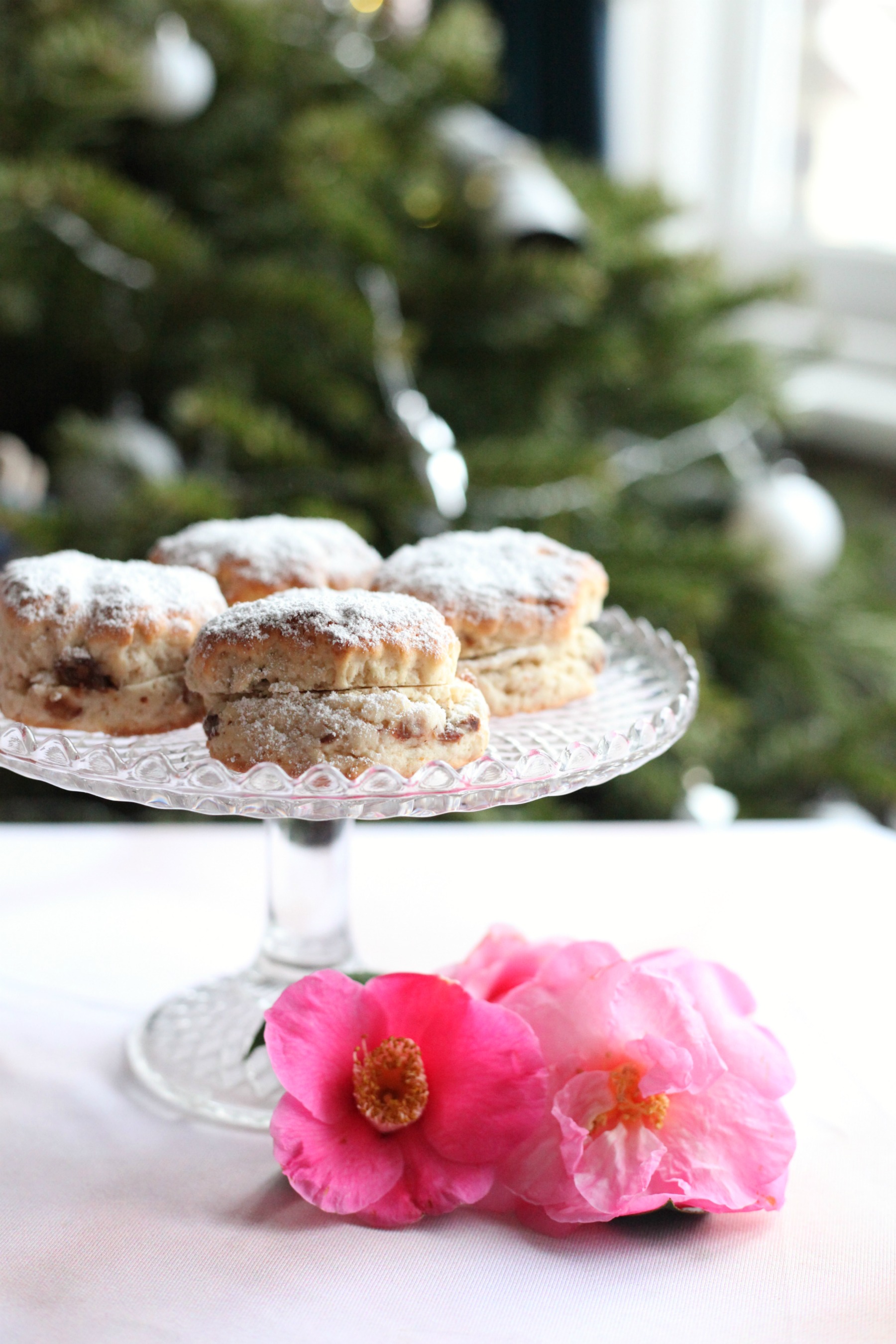 Chocolate scones with Bonne Maman marmalade