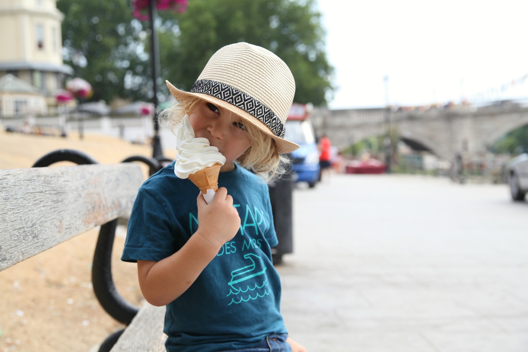 boy eating ice cream dressed in Vertbaudet